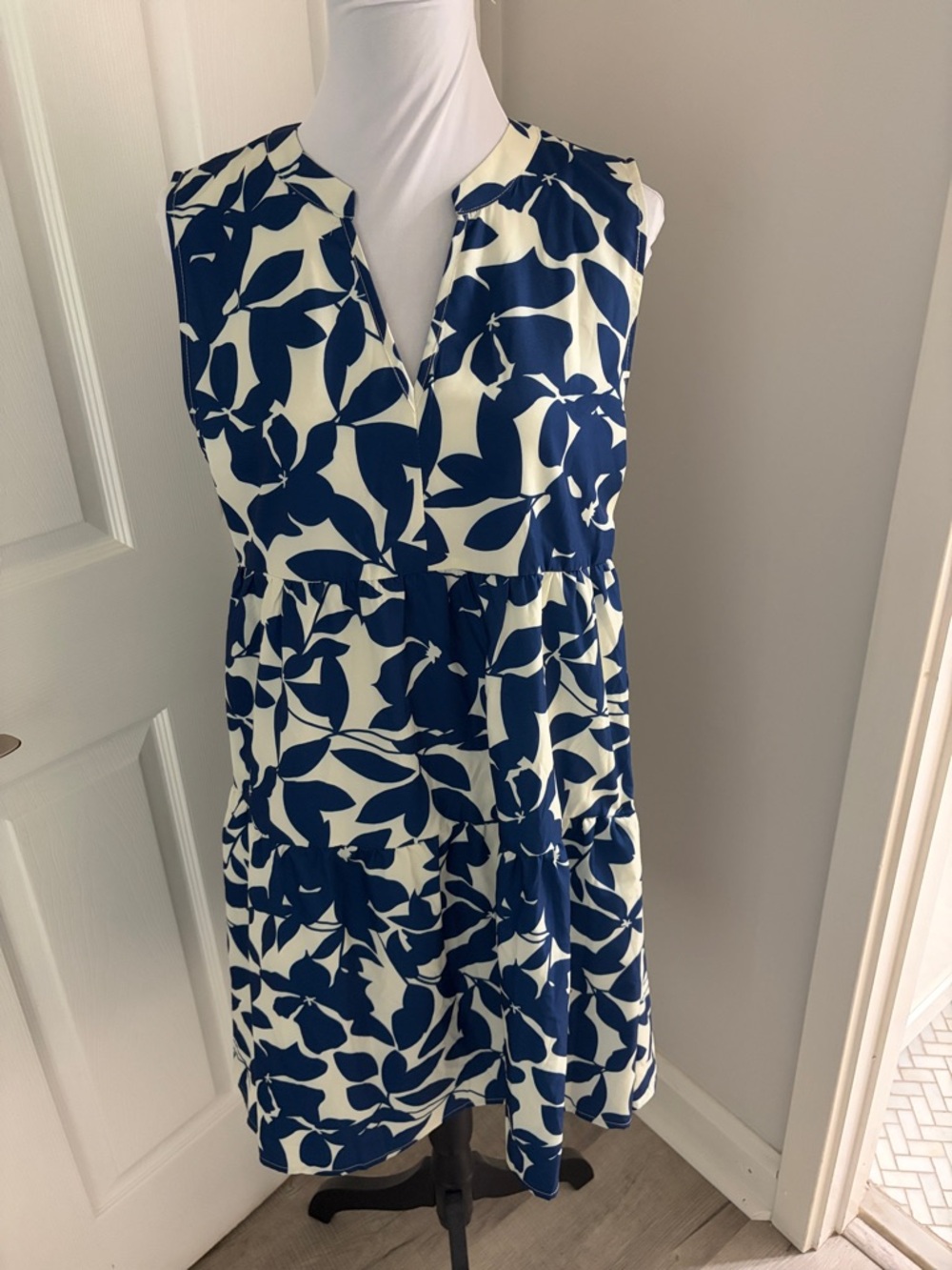 SHEIN Blue and White Floral Tiered Sleeveless Dress